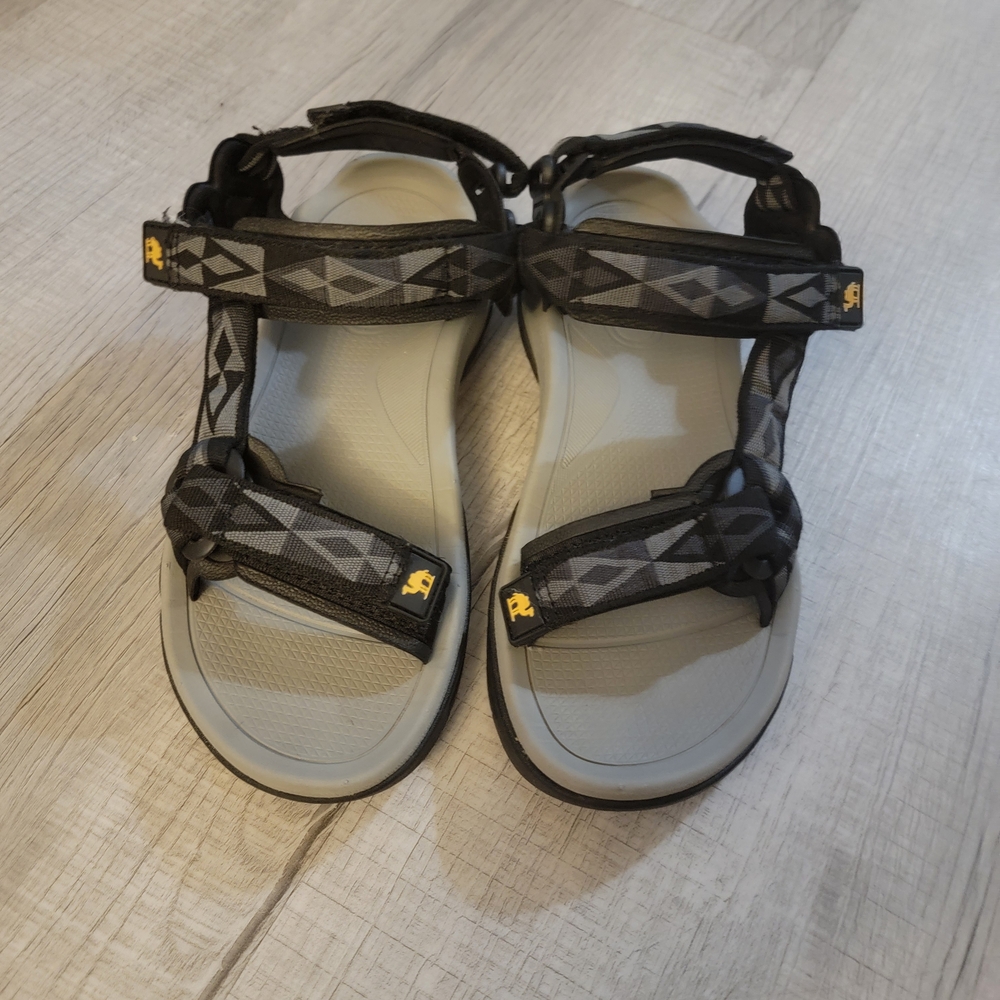 Geometric Black and Gray Sandals